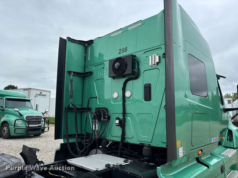 image for item ER3055 2022 International LT625 semi truck