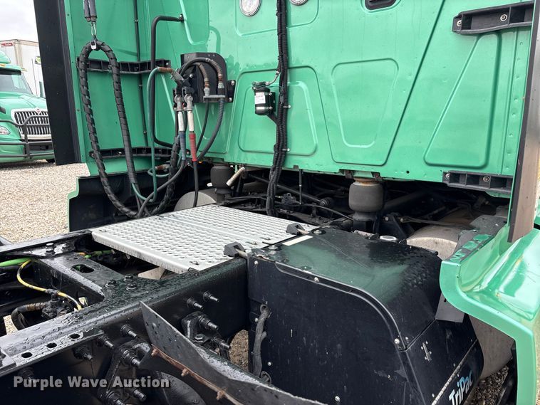 image for item ER3055 2022 International LT625 semi truck