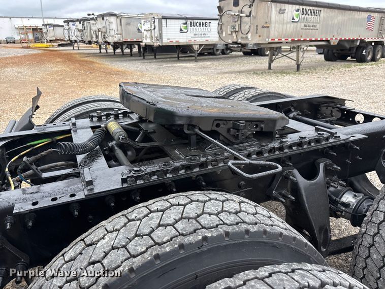 image for item ER3055 2022 International LT625 semi truck