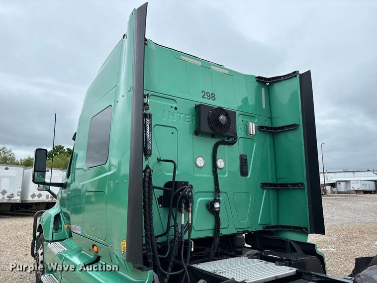 image for item ER3055 2022 International LT625 semi truck