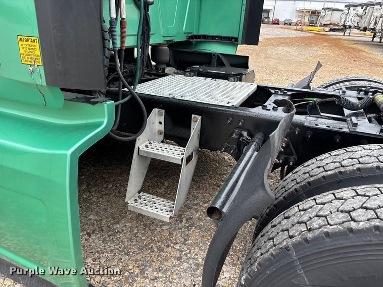 image for item ER3055 2022 International LT625 semi truck