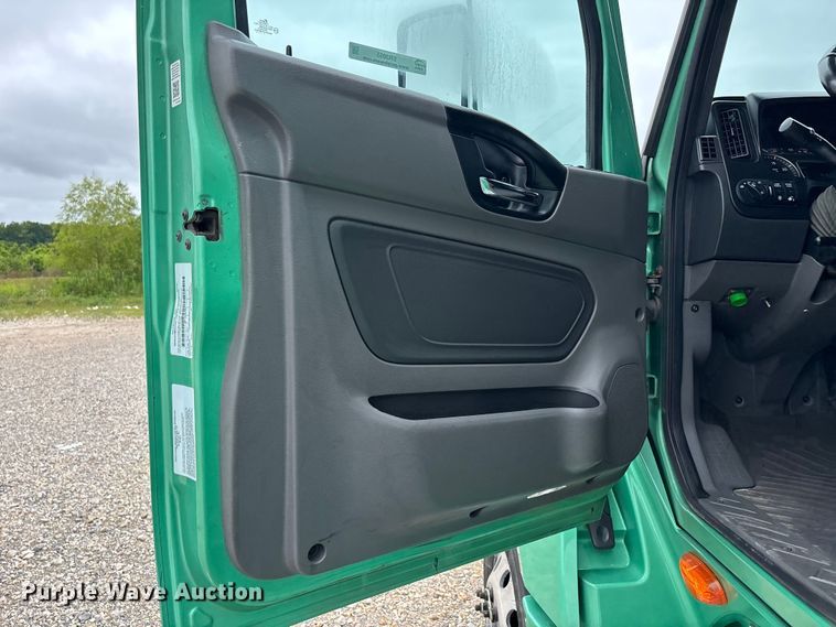 image for item ER3055 2022 International LT625 semi truck
