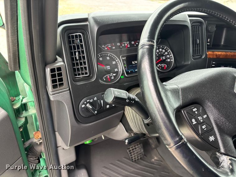 image for item ER3055 2022 International LT625 semi truck