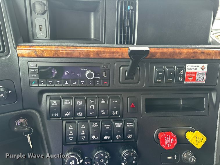 image for item ER3055 2022 International LT625 semi truck