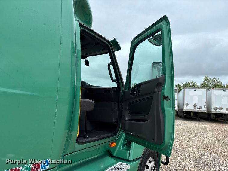 image for item ER3055 2022 International LT625 semi truck