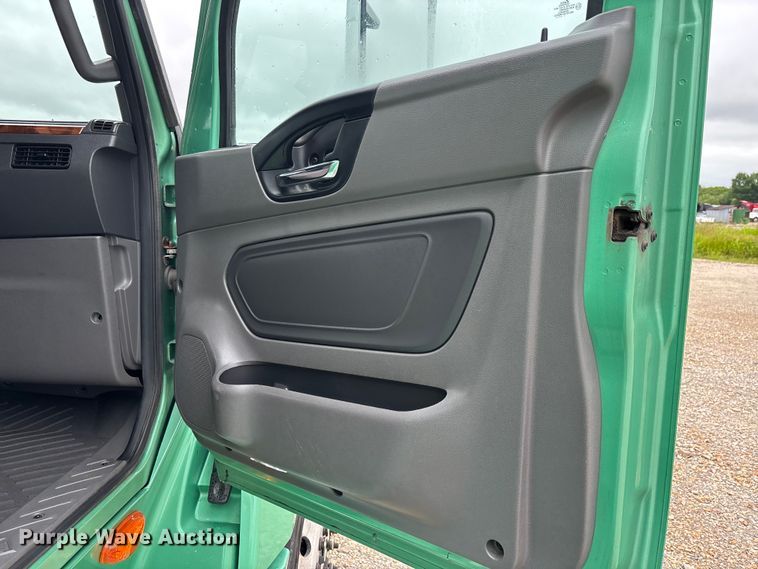 image for item ER3055 2022 International LT625 semi truck