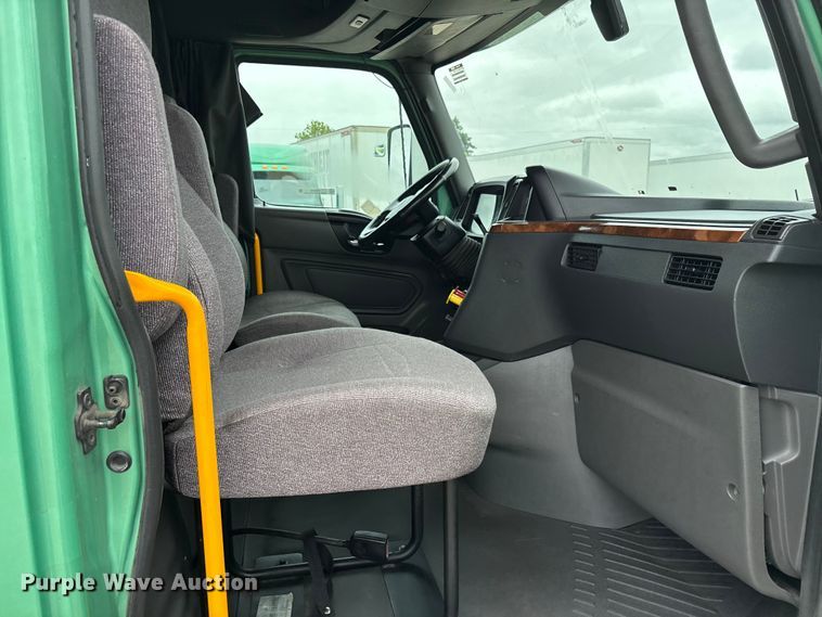 image for item ER3055 2022 International LT625 semi truck