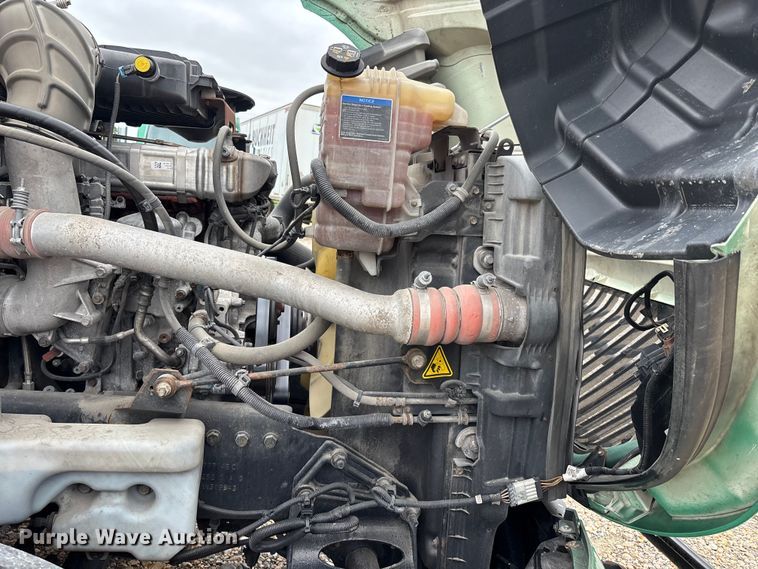 image for item ER3055 2022 International LT625 semi truck