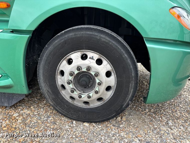 image for item ER3055 2022 International LT625 semi truck