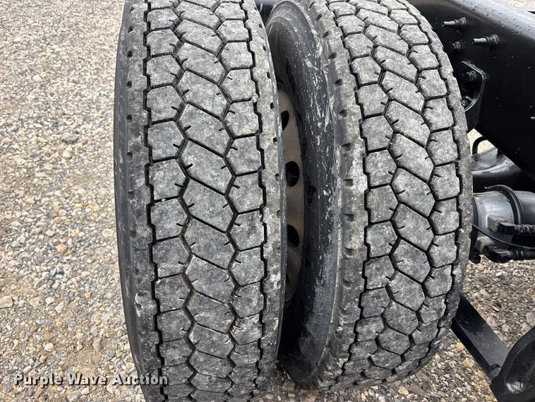 image for item ER3055 2022 International LT625 semi truck