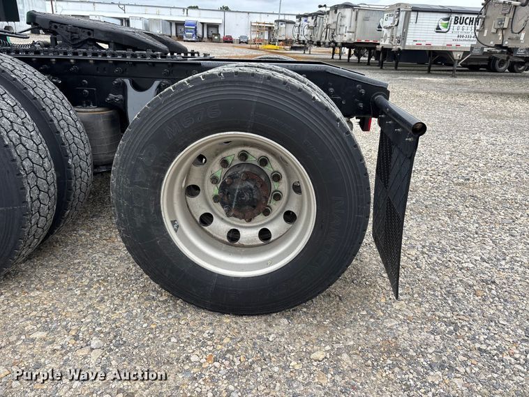 image for item ER3055 2022 International LT625 semi truck