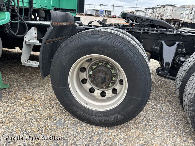 image for item ER3055 2022 International LT625 semi truck