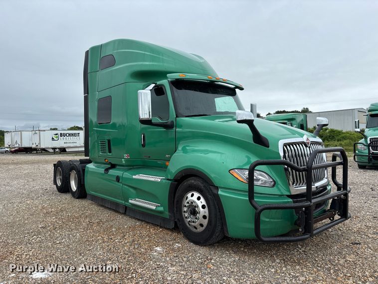 image for item ER3056 2024 International LT625 semi truck