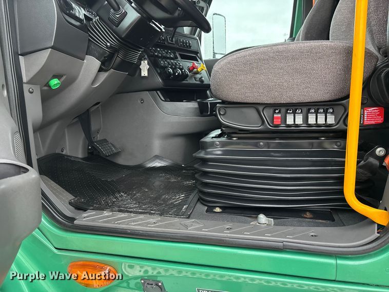 image for item ER3056 2024 International LT625 semi truck