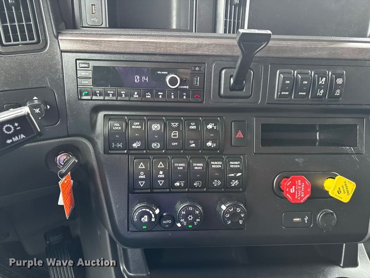 image for item ER3056 2024 International LT625 semi truck