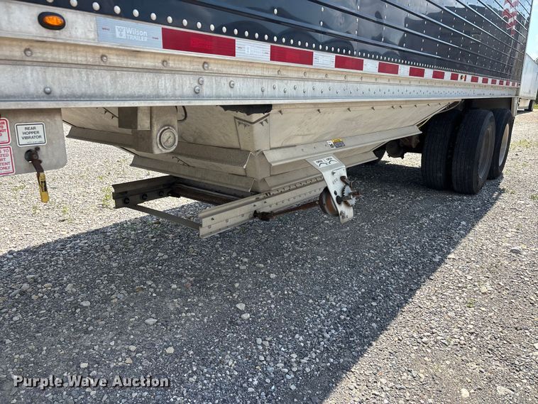 image for item ER3090 2020 Wilson DWH-650CB grain trailer