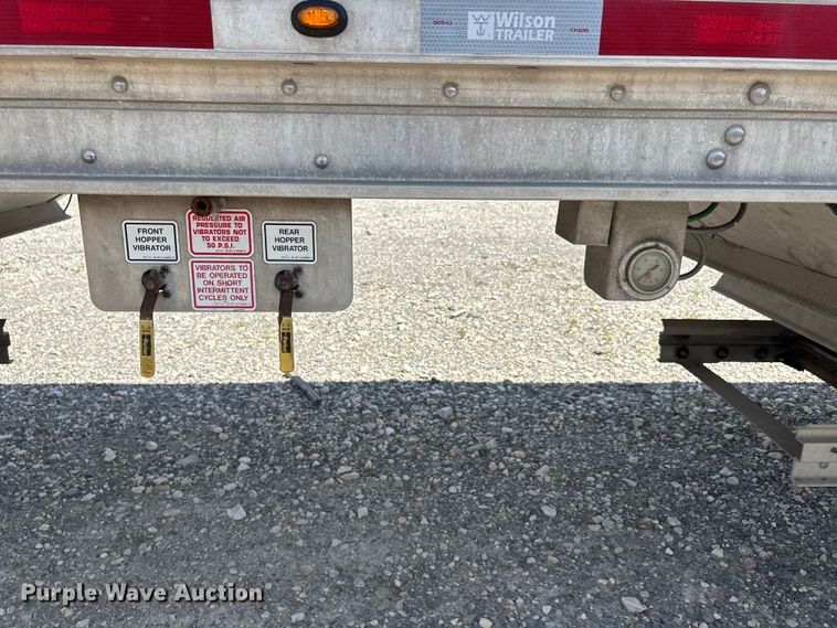 image for item ER3090 2020 Wilson DWH-650CB grain trailer
