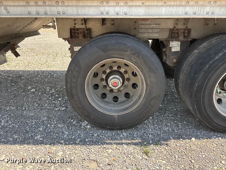 image for item ER3090 2020 Wilson DWH-650CB grain trailer