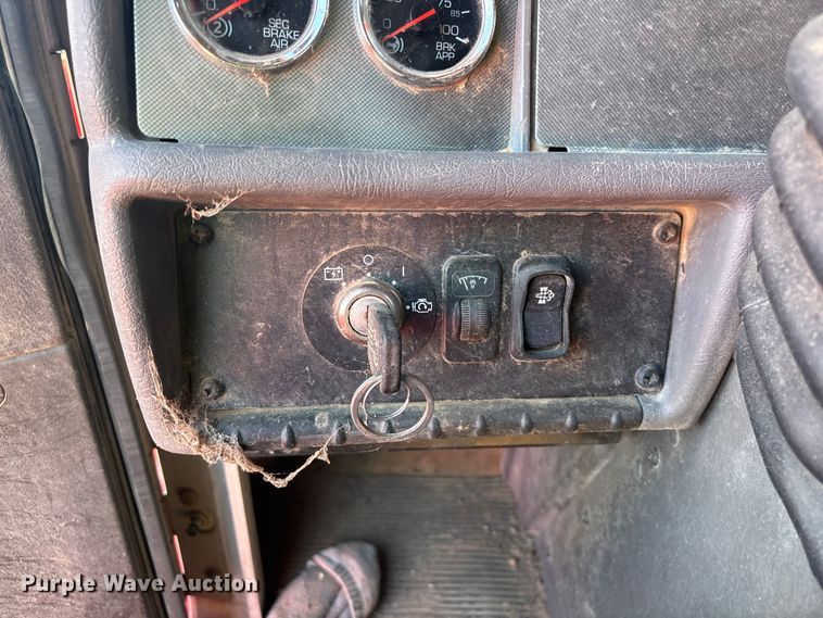 image for item ER7668 2016 Kenworth T270 truck cab and chassis