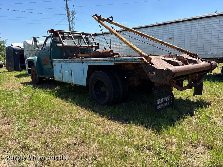 image for item ET2063 1984 Ford F700 winch truck