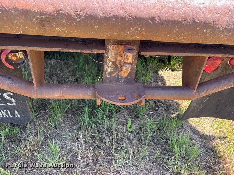 image for item ET2063 1984 Ford F700 winch truck