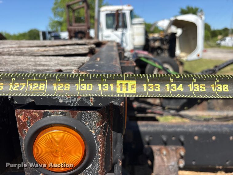 image for item ET2067 1997 Trail King Industries TK70LCS-482 drop deck equipment trailer
