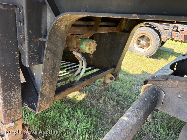 image for item ET2067 1997 Trail King Industries TK70LCS-482 drop deck equipment trailer