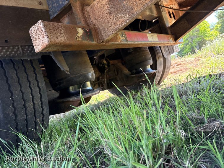 image for item ET2067 1997 Trail King Industries TK70LCS-482 drop deck equipment trailer
