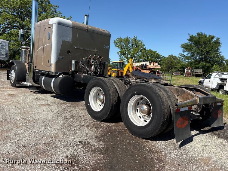 image for item ET2068 1995 Peterbilt 379 semi truck