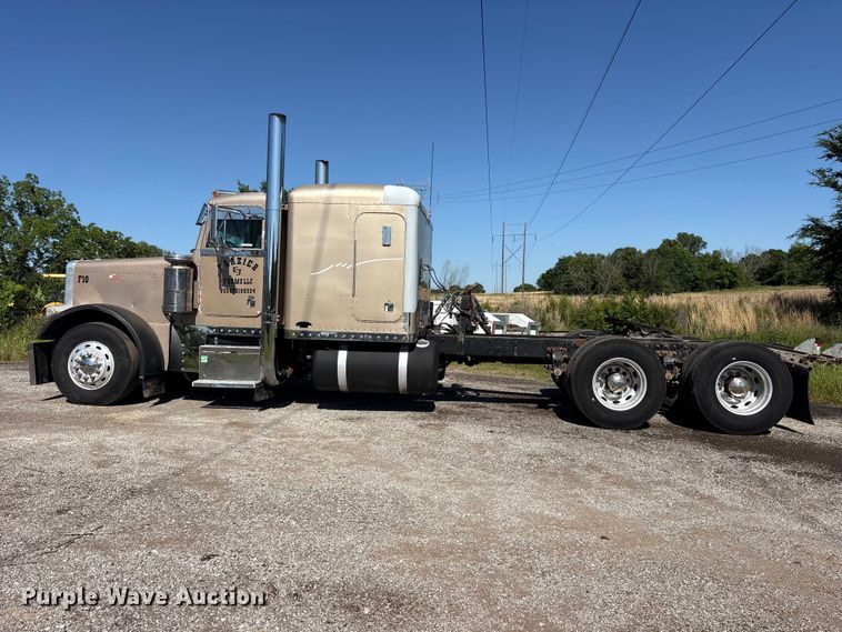 image for item ET2068 1995 Peterbilt 379 semi truck