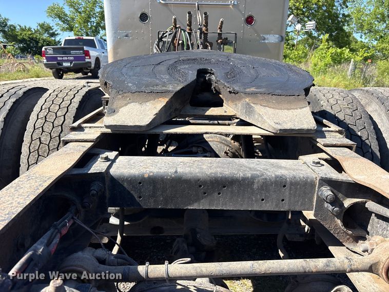image for item ET2068 1995 Peterbilt 379 semi truck