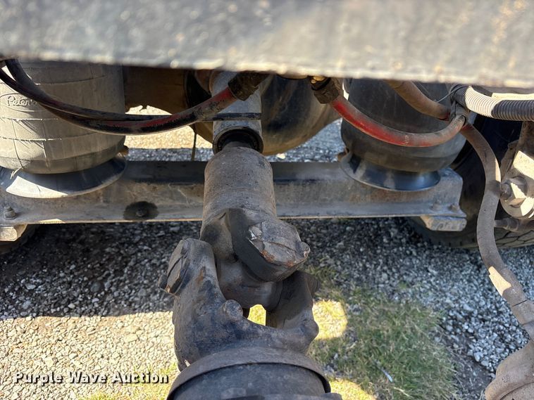image for item ET2068 1995 Peterbilt 379 semi truck