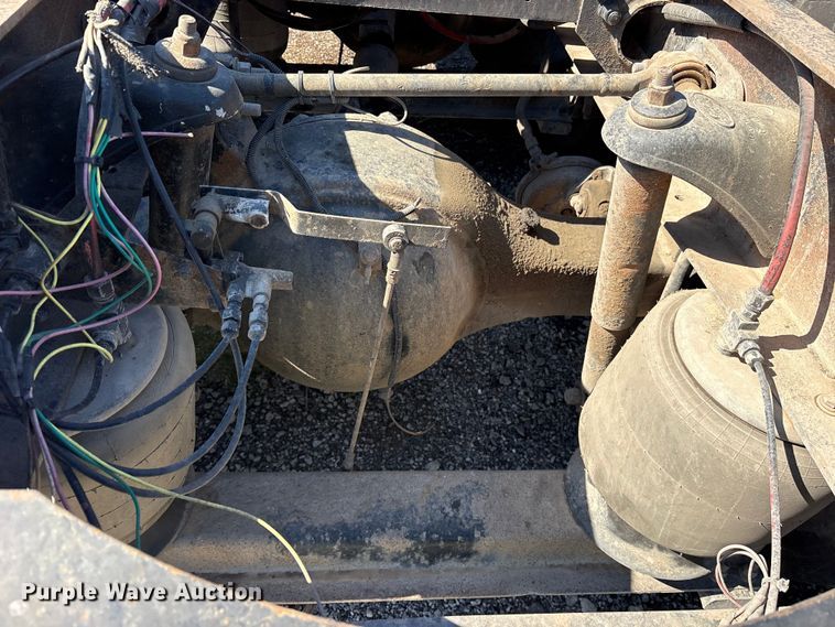 image for item ET2068 1995 Peterbilt 379 semi truck