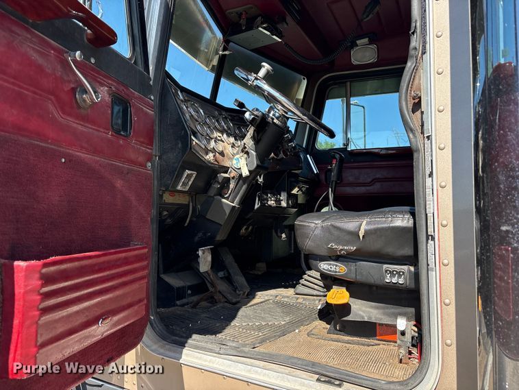 image for item ET2068 1995 Peterbilt 379 semi truck