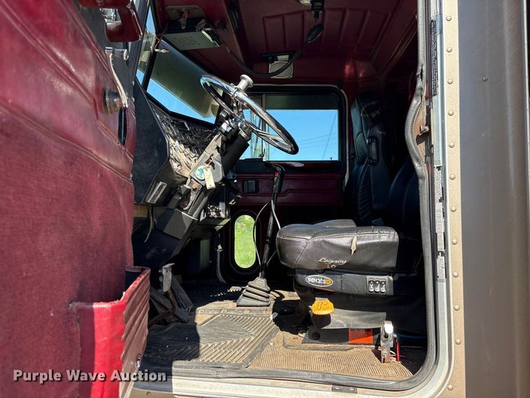 image for item ET2068 1995 Peterbilt 379 semi truck