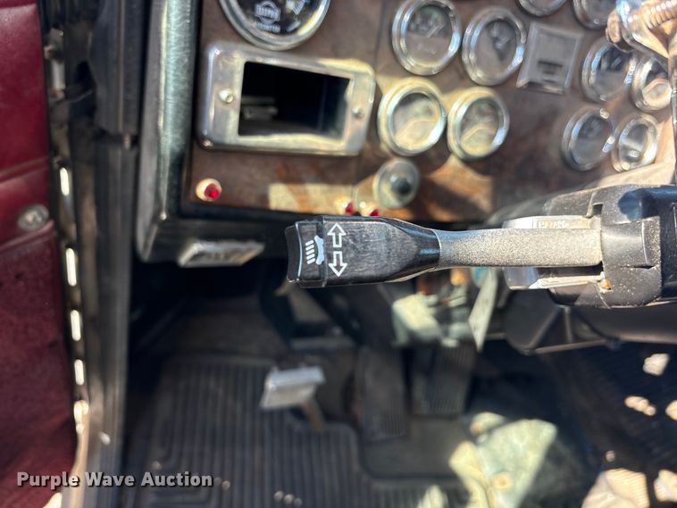 image for item ET2068 1995 Peterbilt 379 semi truck
