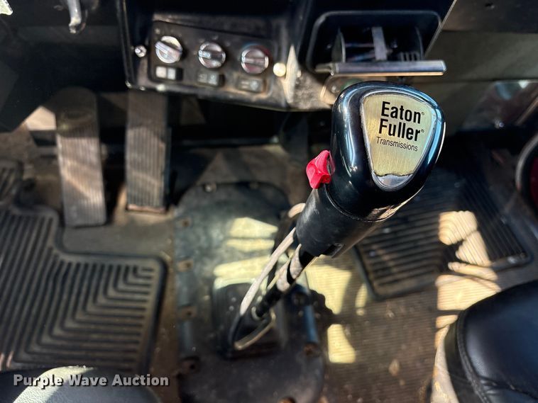 image for item ET2068 1995 Peterbilt 379 semi truck