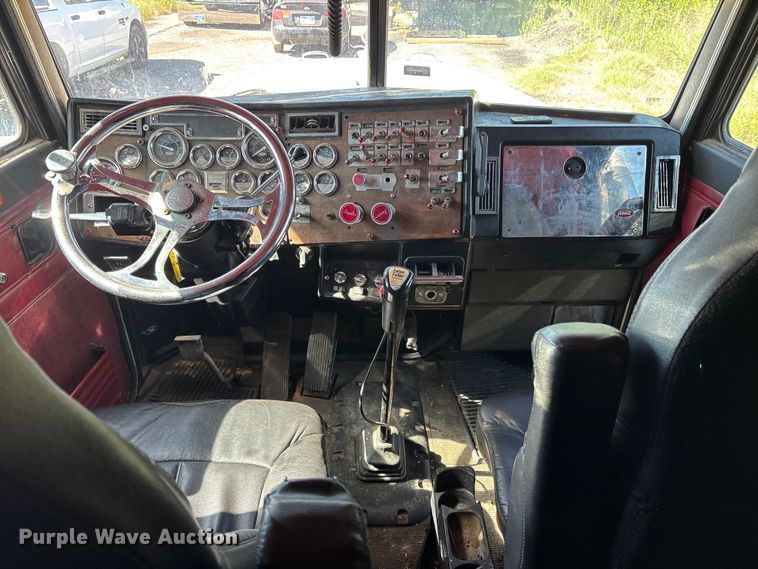 image for item ET2068 1995 Peterbilt 379 semi truck