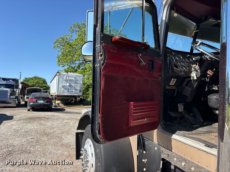 image for item ET2068 1995 Peterbilt 379 semi truck