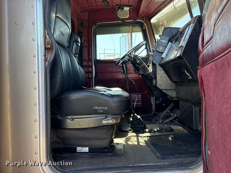 image for item ET2068 1995 Peterbilt 379 semi truck