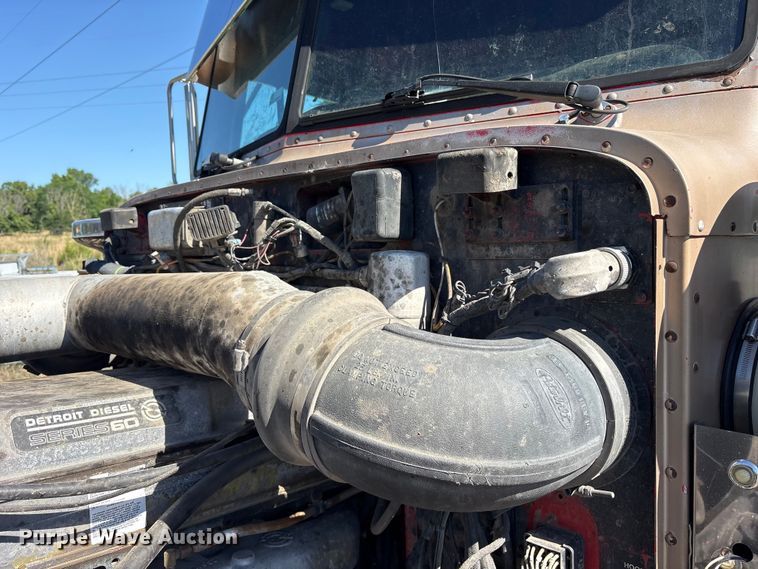 image for item ET2068 1995 Peterbilt 379 semi truck