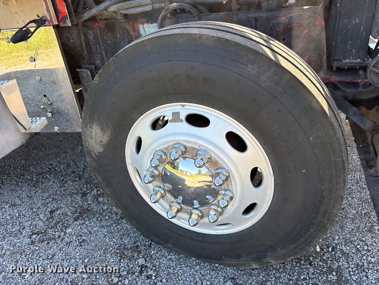 image for item ET2068 1995 Peterbilt 379 semi truck