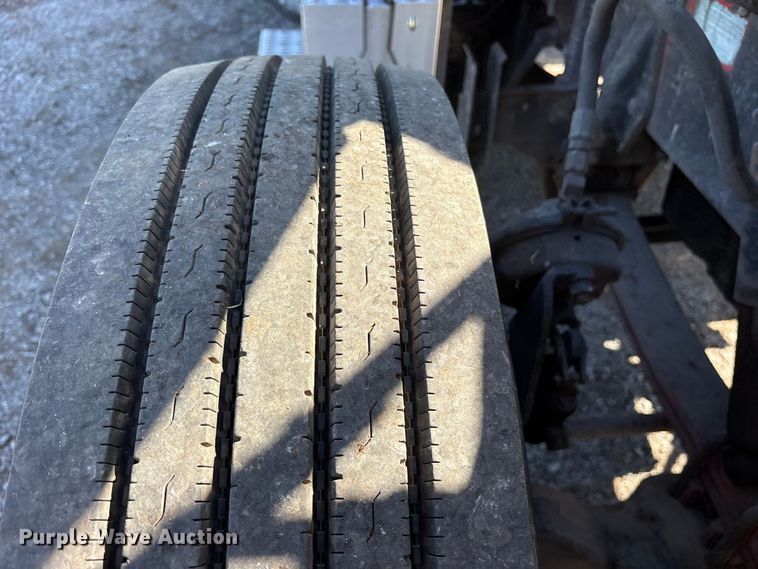 image for item ET2068 1995 Peterbilt 379 semi truck