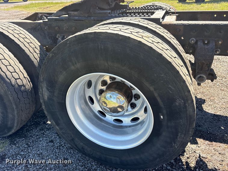 image for item ET2068 1995 Peterbilt 379 semi truck