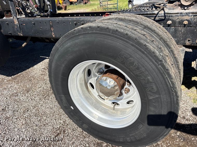 image for item ET2068 1995 Peterbilt 379 semi truck