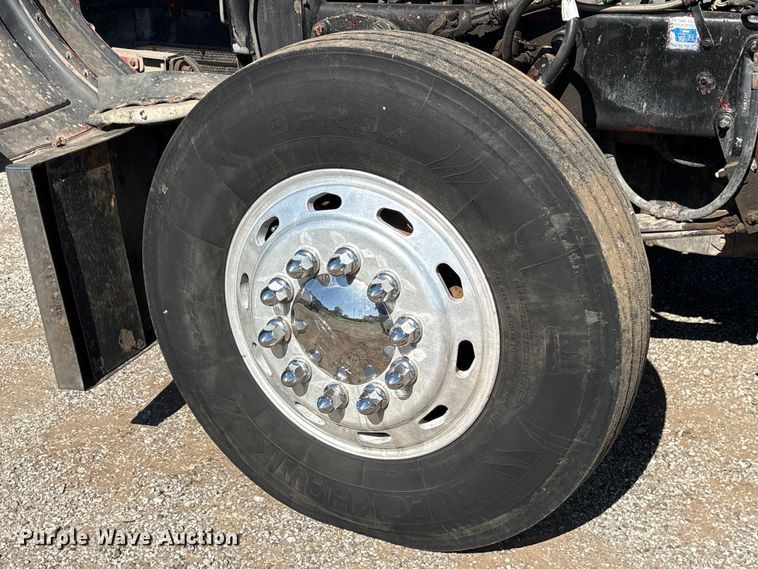 image for item ET2068 1995 Peterbilt 379 semi truck