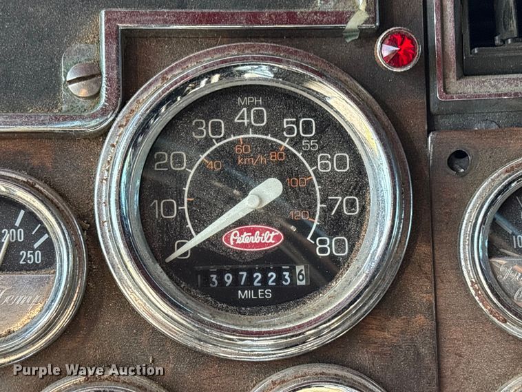image for item ET2068 1995 Peterbilt 379 semi truck