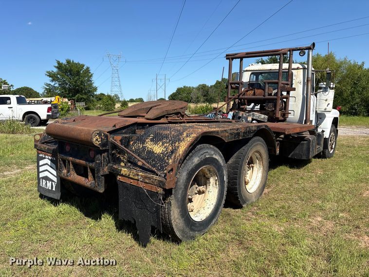 image for item ET2069 1977 Mack winch truck