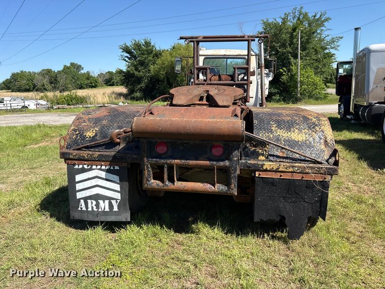 image for item ET2069 1977 Mack winch truck