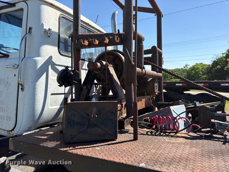 image for item ET2069 1977 Mack winch truck